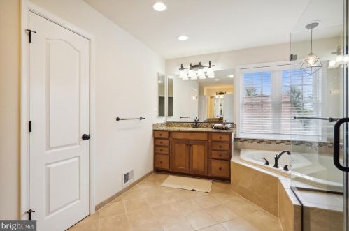 13509 Moonlight Trail Dr, Silver Spring MD 20906-6700 exterior