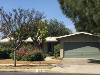 17751 Stagg St, Los Angeles, CA 91335-2221