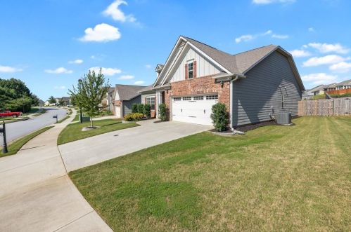 4520 Sweetwater Dr, Gainesville, GA 30504-9270