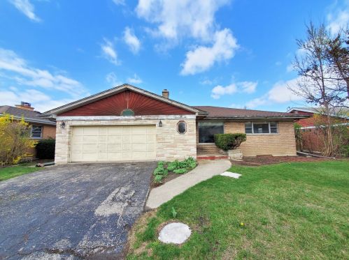 6848 Keating Ave, Chicago, IL 60629-5657