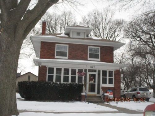 827 Bellevue Ave, Hastings, NE 68901-4407