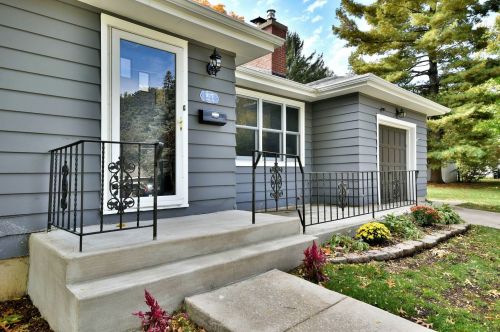 977 Roslyn Rd, Glendale Heights, IL 60137-4846