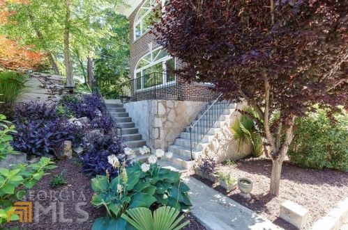 90 Maddox Dr, Atlanta GA  30309-2747 exterior