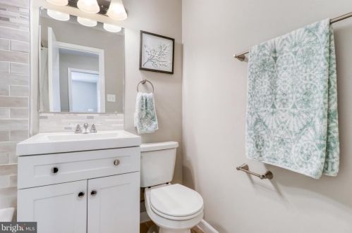 5502 Kings Park Dr, Springfield VA  22151-1106 exterior