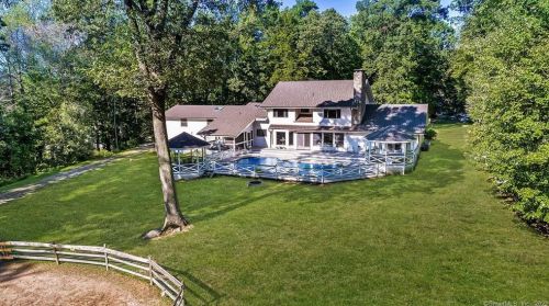 30 Carrington Dr, Greenwich CT  06831-3119 exterior