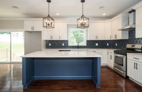 7 Maple Dr, Dover, NJ 07869-2219