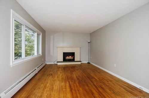 14 Sunset Ter, Middletown, CT 06457-3125
