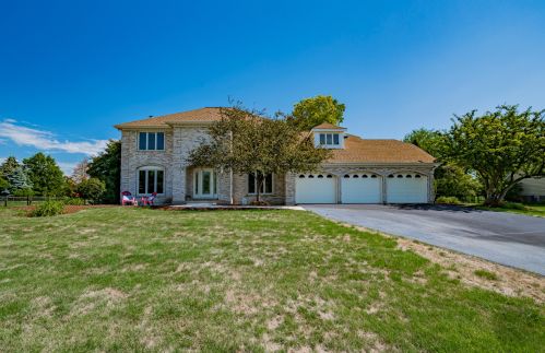 24116 Brancaster Dr, Naperville IL  60564-8063 exterior