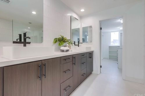 262 Rockefeller, Irvine CA  92612-8113 exterior