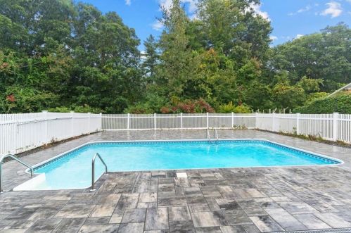 2 Wildwood Ct, Richmond, RI 02898-1213