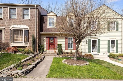 2160 Greenkeepers Ct, Herndon, VA 20191-3841