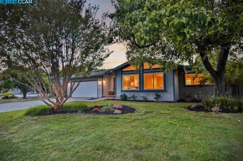 114 Starlyn Dr, Concord, CA 94523-3233