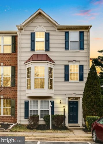2520 Banshire Dr, Herndon, VA 20171-3491