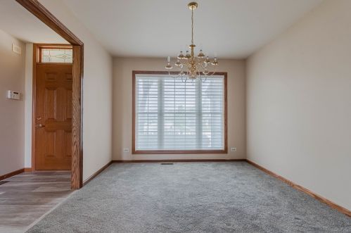 54 Mckinley Ln, Streamwood, IL 60107-2316