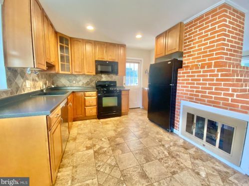 7402 Inzer St, Springfield VA  22151-2919 exterior