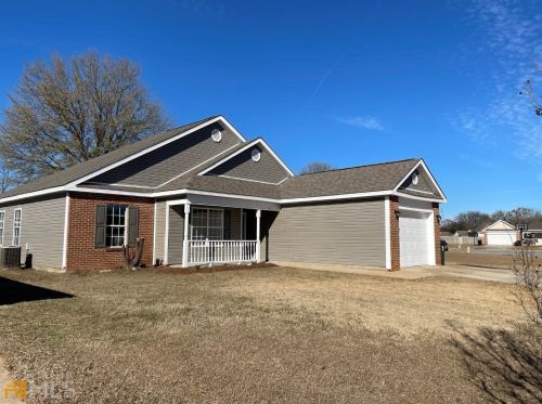 102 Langdon Ct, Bonaire, GA 31005-4803