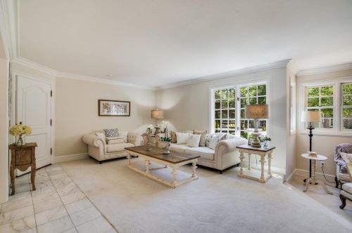 543 Lassen St, Los Altos, CA 94022-3911