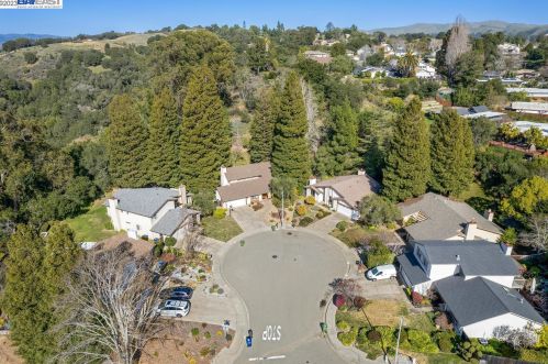 5517 Rothman Ct, Hayward, CA 94552-1722