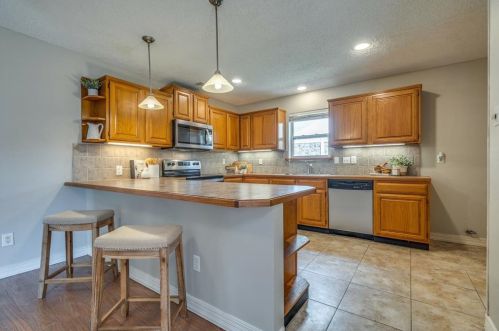 305 Trl Vw Ln, Garland TX  75043-5631 exterior