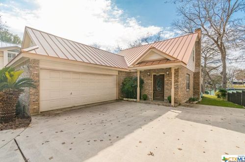 324 Lake Ridge Dr, Seguin, TX 78155-9224