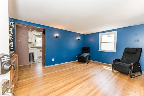 9 Smith St, Avenel, NJ 07001-1717