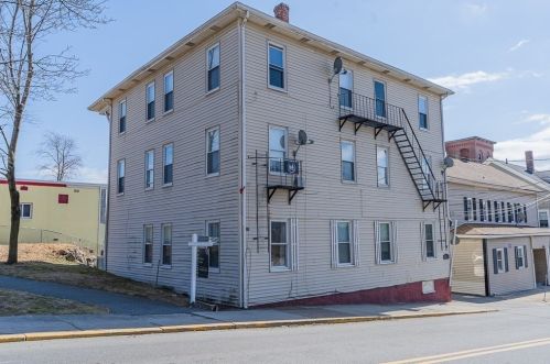 14 Fairmount St, Woonsocket, RI 02895-2927