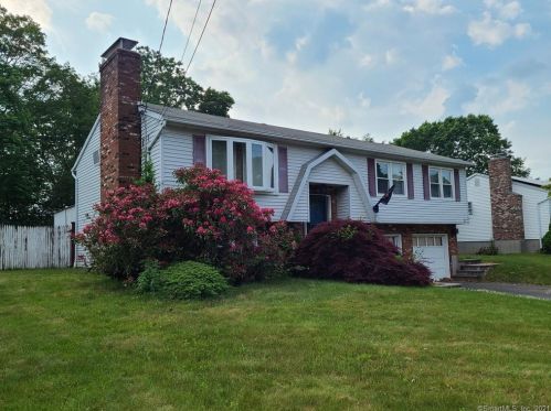 63 Woodmere Rd, Waterbury, CT 06705-2532