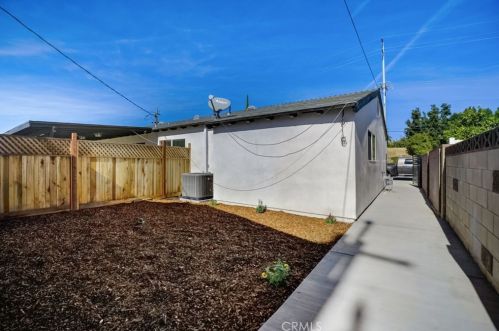 1518 Cochran St, Simi Valley CA 93065-2047 exterior