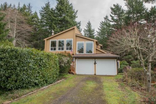 1905 Pinecrest Way, Waldport, OR 97394-9305