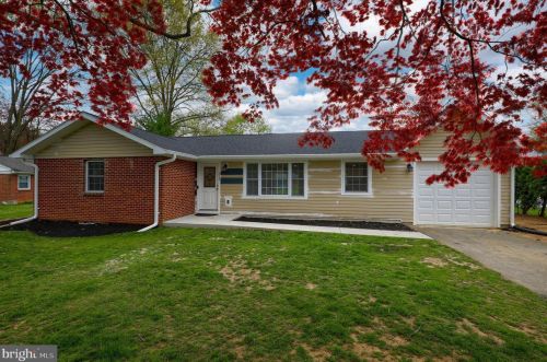 312 Maxson Rd, Lancaster, PA 17601-3914