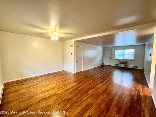 94 White St, Tinton Falls, NJ 07724-4848