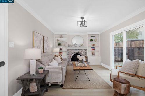 2890 Springvale Ct, Concord, CA 94518-2121