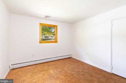 6910 Cliff Rd, Philadelphia PA  19128-4405 exterior