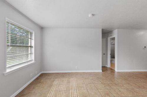 322 Cliff Dr, Garland TX  75042-6719 exterior