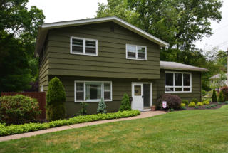509 Crest Dr, Rockleigh, NJ 07647-1002