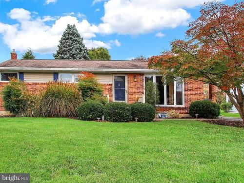 2425 Brookside Ln, York, PA 17402-3604