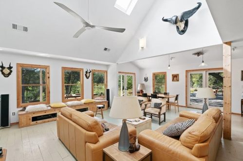 5204 Cueva Dr, Austin TX  78738-7611 exterior