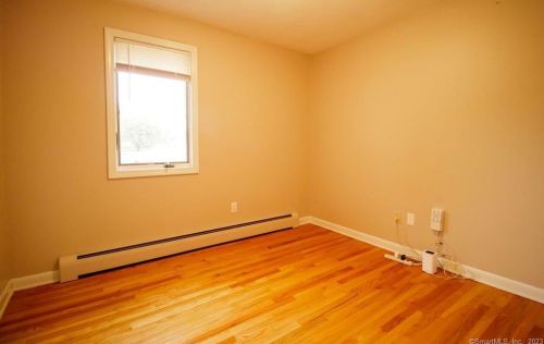 32 Laurel St, Southington CT  06489-1226 exterior