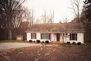 20 Hickory Woods Ln, Hardy, VA 24101-3116