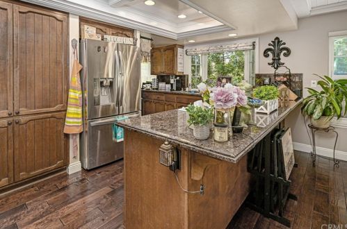 231 Summertree Rd, Anaheim CA  exterior