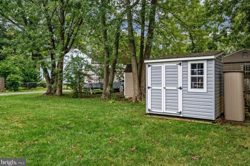 4935 Chestnut St, Shady Side MD 20764-9661 exterior