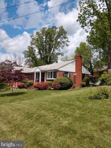 4765 33rd St, Arlington, VA 22207-4204