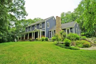 53 Ravenwood Dr, Weston, CT 06883-1410