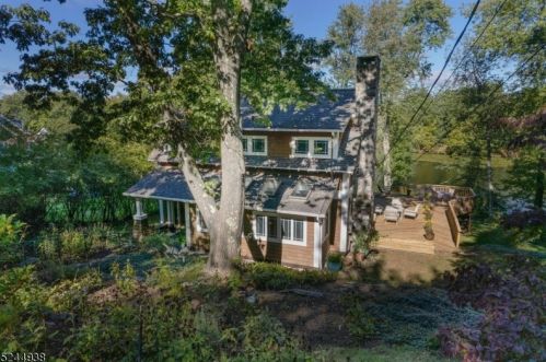 261 Lake View Dr, Fredon, NJ 07860