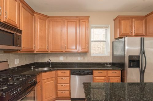 2215 Addison St, Chicago, IL 60618-6026