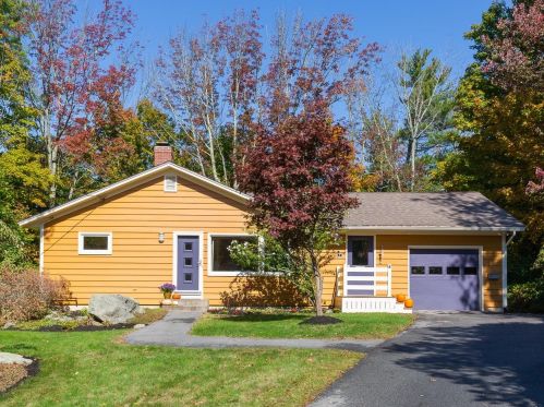 7 Hoitt Dr, Lee, NH 03824-3003