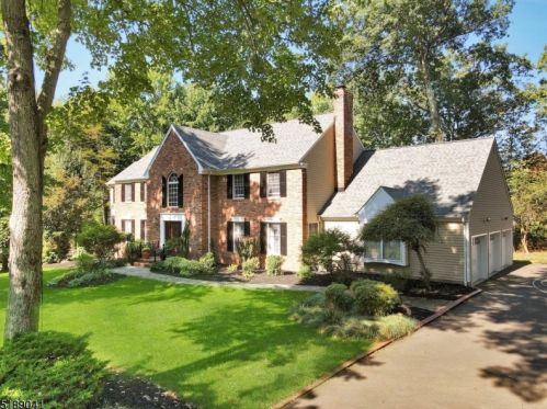 1 Hartwell Ct, Bridgewater, NJ 08807-2252