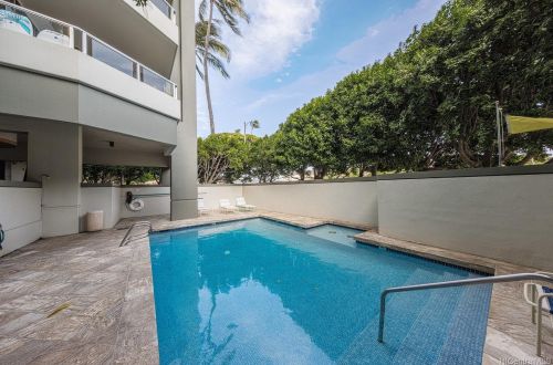 2600 Pualani Way, Honolulu HI  96815-3979 exterior