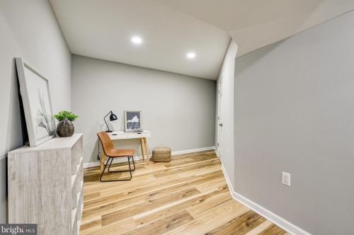 5838 Kara Pl, Springfield VA  22015-3327 exterior