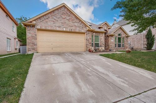 7701 Brook Meadow Ln, Fort Worth TX  76133-7959 exterior